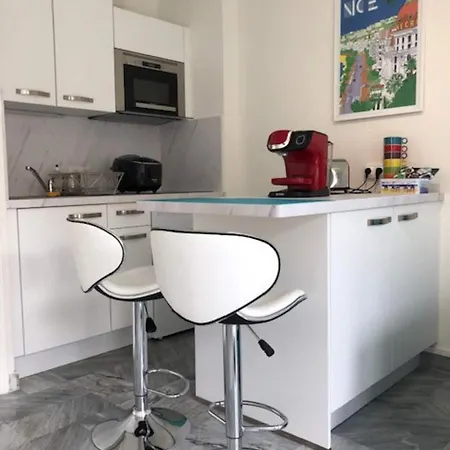Centre Ville Promenade : Studio Avec Clim Et Balcon Au 5eme Apartment